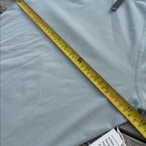 VUORI Long Sleeve Pose Crew BLUE HAZE SIZE MEDIUM NWT - Picture 4 of 5